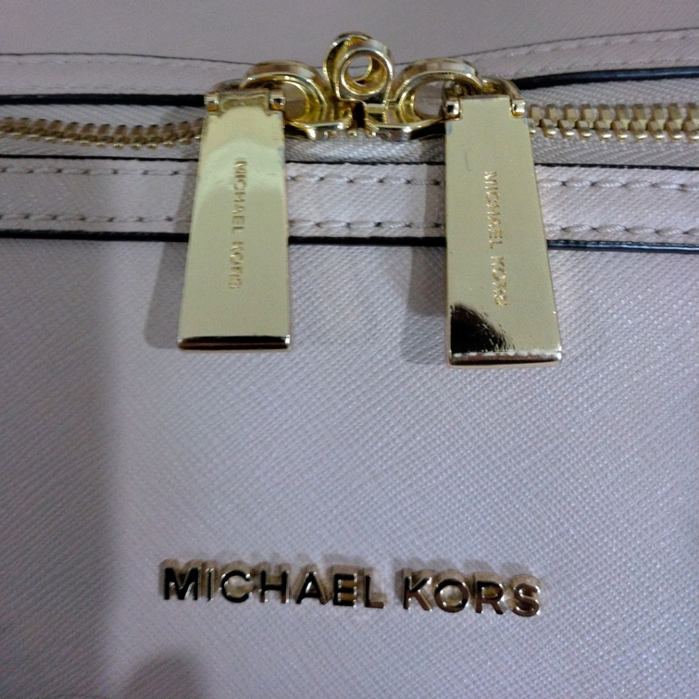 Michael Kors Soft Pink Weekender - Picture 7 of 13